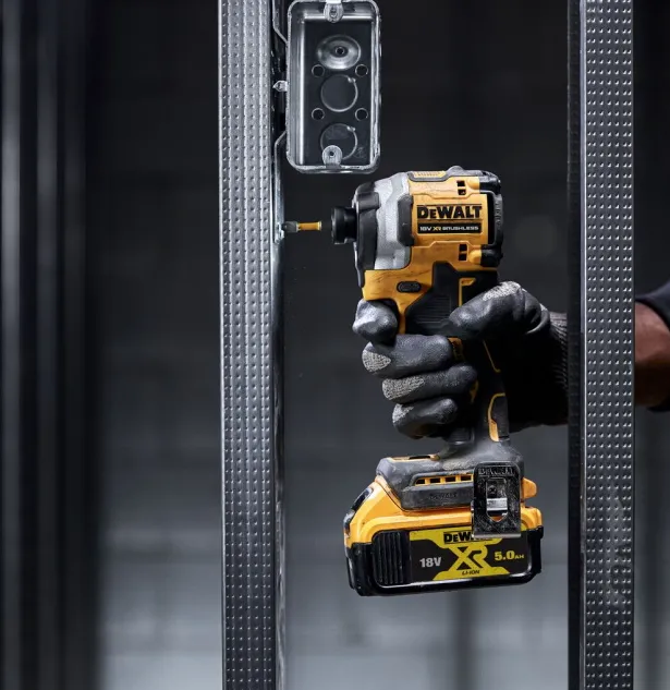 Акк. дрель шуруповерт 18В DCF850NT DeWALT DCF850NT-XJ