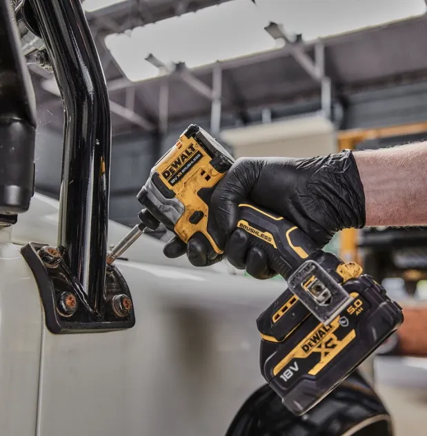 Акк. дрель шуруповерт 18В DCF850NT DeWALT DCF850NT-XJ